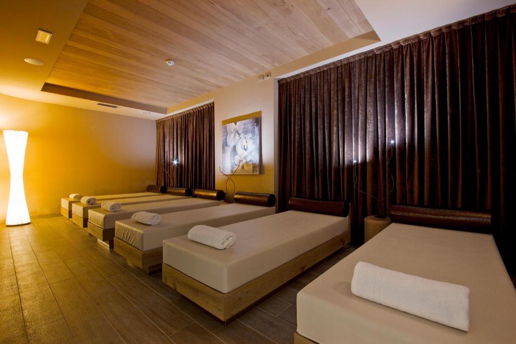 Hotel Ambassador Levico Terme Dış mekan fotoğraf